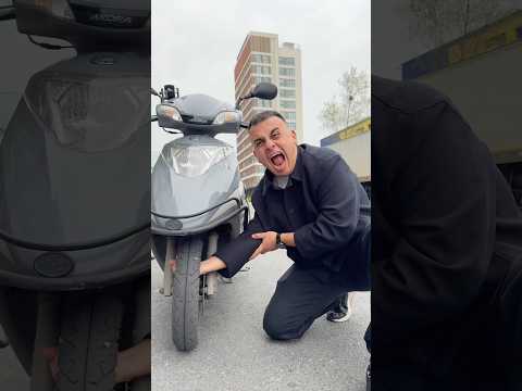 Elim Motosikletin Jantına Sıkıştı #shorts thumbnail