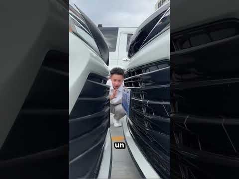 Este Chico Chocó Su Coche Al Aparcar Pero… ?? thumbnail