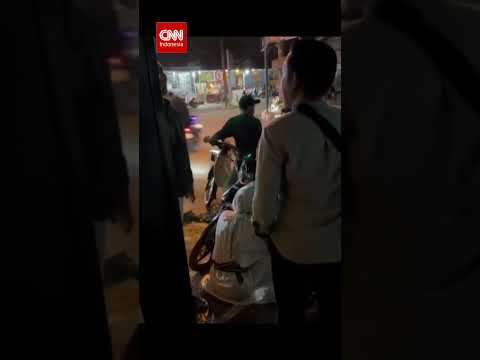 Detik-detik Pocong Jadi-jadian di Kediri Ditangkap Warga thumbnail