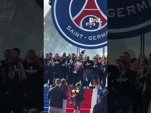 Devant la Tour Eiffel, le PSG fête sa seconde Ligue des Champions. thumbnail