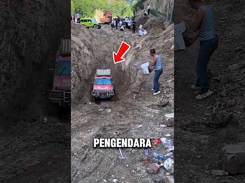 Rintangannya Bikin Frustasi...Tapi Pengendara Mobil ini Tetap Berusaha Sampai Berhasil! thumbnail