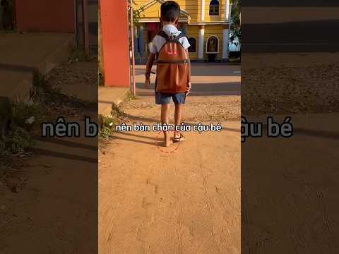 Cậu bé nhận món quà bất ngờ từ bố khi vô tình quên đồ. 😌 thumbnail