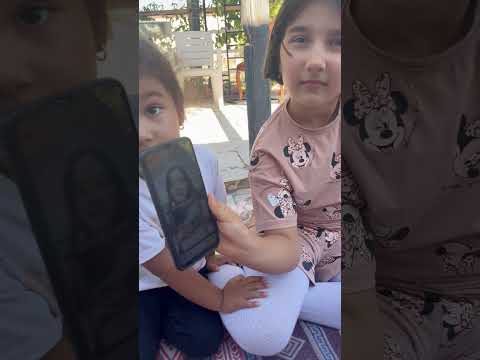 Bu çocuklar telefon bağımlısı😂 #aboneolmayiunutmayin #keşfetbeniöneçıkar #kesfeteyyiz #funny thumbnail