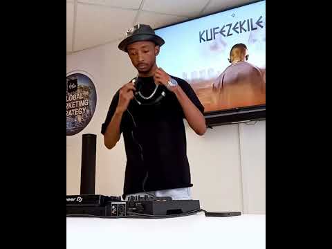 VMG Presents Baby Momo - Kufezekile II (DJ Set) thumbnail