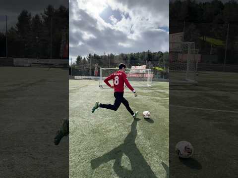 ASÍ SE TIRAN LAS FALTAS PARA MARCAR GOLAZOS thumbnail