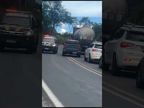 Ainda vários motoristas fazendo isso no trânsito veja thumbnail