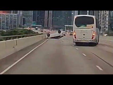 車CAM直擊 - 觀繞 Prius 飛住去 畫面消失唔夠幾秒再見返已反車? 點做到？ (轉載)  thumbnail