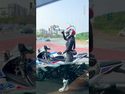 轻松几招就能识别网络女骑？ #女骑#偶遇#摩托车 thumbnail