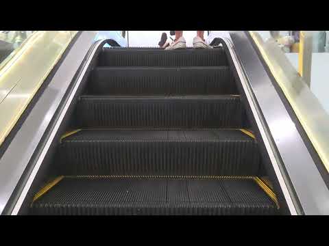 Philippines, SM Fairview, 1X escalator thumbnail
