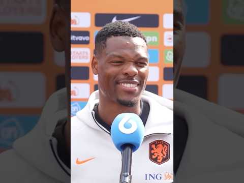 Denzel Dumfries over een chagrijnige Noa Lang... 😆 thumbnail