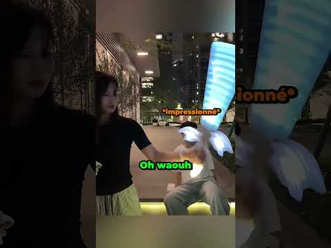 Elle lui a fait une blague avec une épée lumineuse 😂❤️ thumbnail
