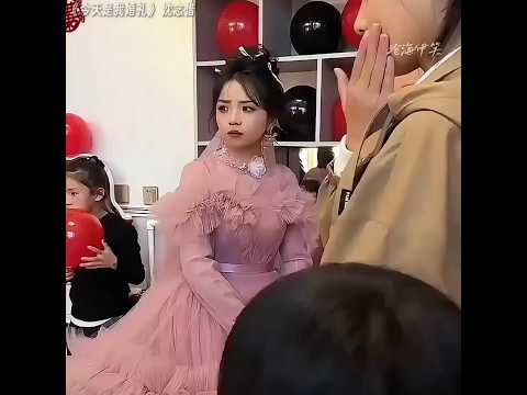 🇨🇳 恋六年被拆：男孩偷看婚礼，女孩泪如雨下，终究嫁给父母之选 🇬🇧 Torn Apart After 6 Years: Boy Sneaks into Wedding, Bride in Tears thumbnail