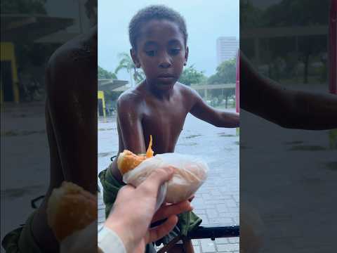 ELE ESTAVA COM FOME, MAS NÃO SOUBE FALAR! thumbnail