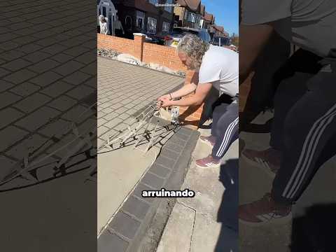 Este Albañil Cambió Todo El Suelo Por Uno De Ladrillos 😲 thumbnail