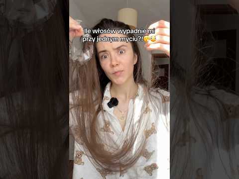 Ile włosów wypadnie podczas jednego mycia?!??… #hairloss #wypadaniewłosów thumbnail