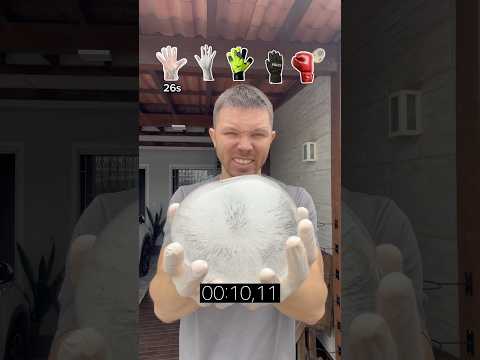 Quanto tempo cada luva segura um gelo?#experimento #luva #luvadegoleiro #luvadeboxe #luvadescartavel thumbnail