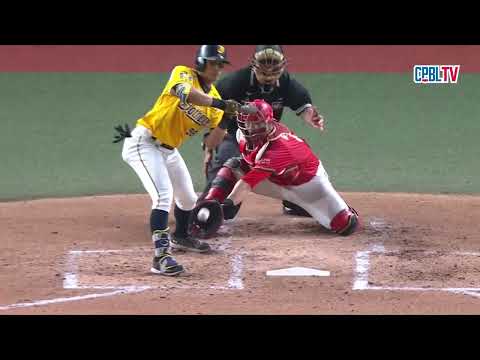 05/24 味全 VS 中信 七局下，岳東華遭觸身球上壘，但後續未有攻勢結束這半局 thumbnail