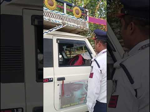 गाड़ी के पीछे ये क्या-क्या लिखवा लेते हैं लोग 😅 #TrafficRules #drivingrules #shorts thumbnail