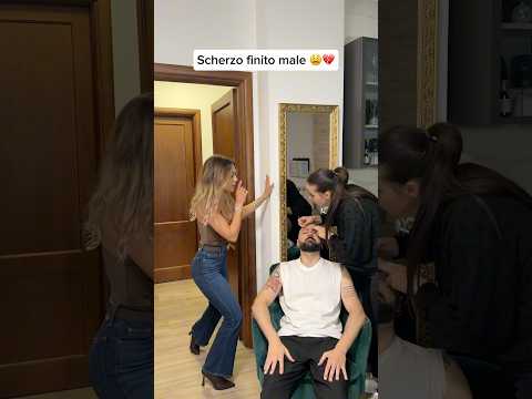Iscriviti al canale 🤣#coppia #vitadicoppia #videodivertenti #risate #comedy #convivenza #scherzo ￼ thumbnail