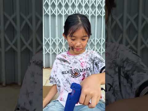 CCT - Chiếc tivi tự chế của cô bé nghèo || The poor girl's homemade television. thumbnail
