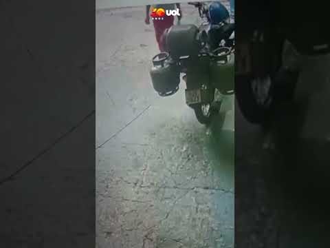 Câmeras registram furto de botijão de gás em distribuidora na Brasilândia (SP) thumbnail