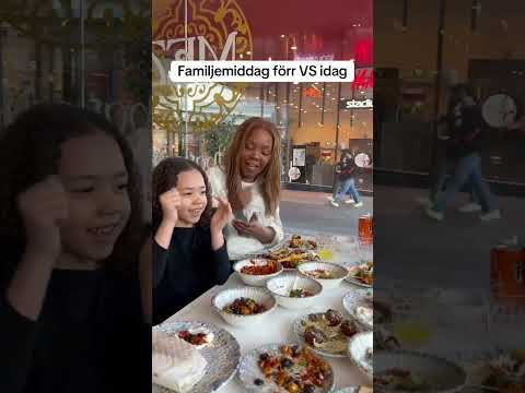 Hur mycket skärmtid har du? #humor #komedi #parody #relatable #family #phones #funny #shorts thumbnail