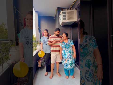 Gaurav ko balloon dena bhul gaye #gauravaroravlogs #youtubeshorts #shorts thumbnail