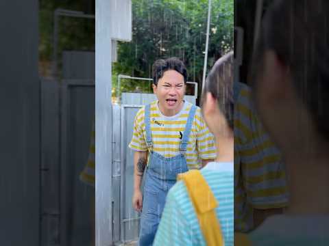 ฝนตก ไม่ต้องไปโรงเรียน #ตลก #โบ๊ะบ๊ะshorts #พี่นาว #shorts thumbnail