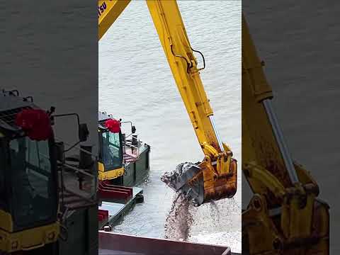 #dredging #excavator #digger #construction #komatsu #heavyequipment thumbnail