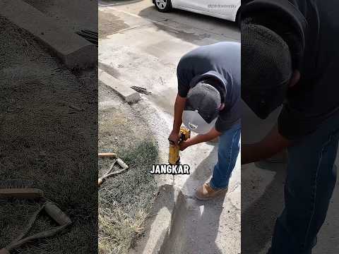 Dia Menyatukan Kembali Trotoar Yang Rusak! 😧 thumbnail
