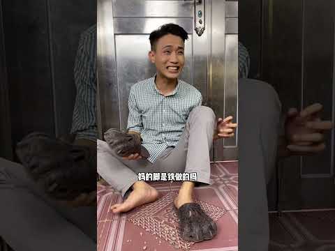 难道一家人就我的脚比较嫩吗#shorts #funny #搞笑 thumbnail