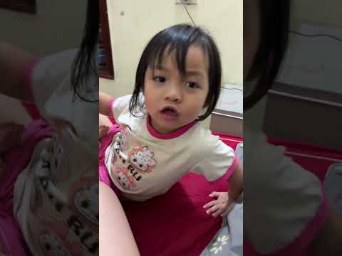 Chị thúi khắm bế em thumbnail