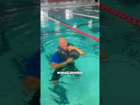 So kannst du im Meer ohne Schwimmweste überleben 🤯 #shorts thumbnail