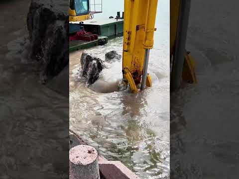 #dredging #excavator #digger #construction #komatsu #heavyequipment thumbnail