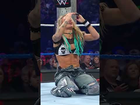 Becky Lynch uses her veteran ring IQ to get out of this one ? thumbnail