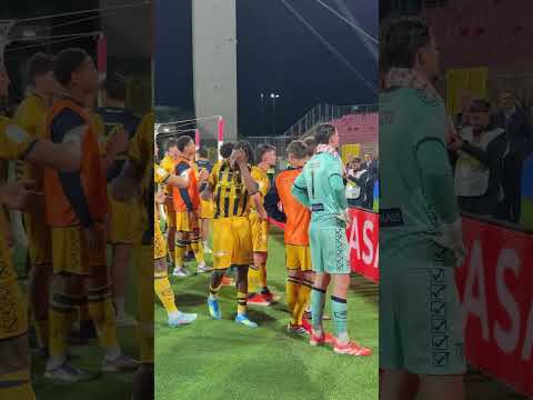 "??? ?? ????????? ???"?La Juve Stabia saluta i playoff con un abbraccio da brividi ?️? thumbnail