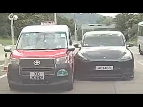 車CAM直擊 - 認為Tesla衰格嘅舉手? ￼城隧沙田入口 兩車相撞 thumbnail