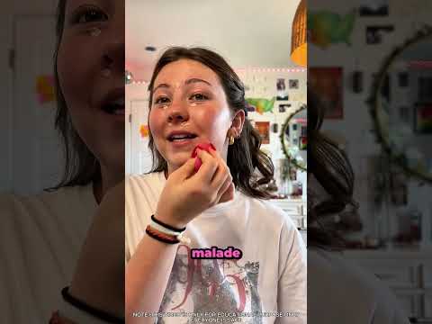 Elle m'a vraiment fait peur pendant que je me maquillais ! 💄😱 thumbnail