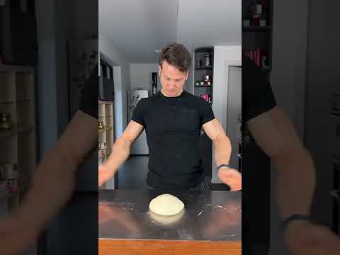 🥐 Kornetti con crema a latte 🥛 E anche stavolta Raf è salvo, forse 😬#shorts thumbnail