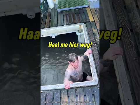 Hij nam het risico om in een mysterieuze watertank te springen 😱 thumbnail