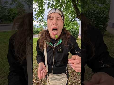 Corcoduse Acreeee 🤮Va plac corcodușele ?#funny #comedie #amuzant #nature thumbnail