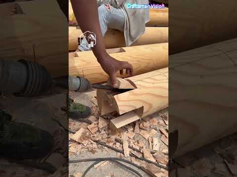 نقرات منحوتة يدوياً في خشب مقاوم للتآكل thumbnail