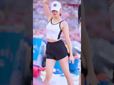 오물오물 아웃송 Up 이금주 치어리더 李金珠 Lee Geum-Ju cheerleader ktwiz thumbnail