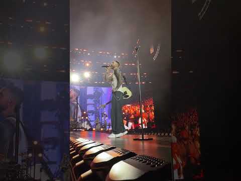 A little sweetness in Little Rock 🍭 #OnTour #Maroon5 #concert #livemusic thumbnail