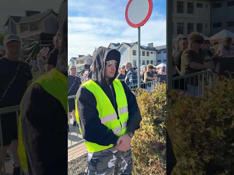 Udaję ochroniarza na swoim koncercie thumbnail