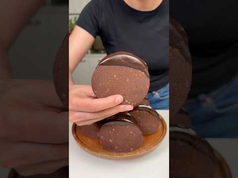 Muzlu Dilim Pasta | Chocolate Banana Biscuit Roll- Bunu beğenmeyen var mı gerçekten? #busezeynep thumbnail