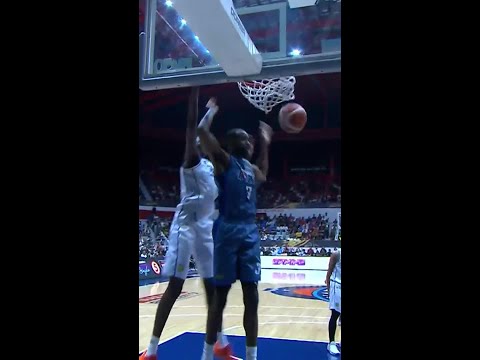 Brickman FEEDS Jones for TWO DUNKS for Meralco vs TNT in 2Q | PBA Season 50 Commissioner’s Cup thumbnail