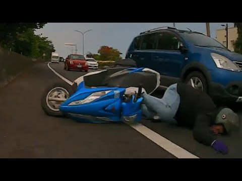 【車禍影片】蛇行高手倒地（2026.05.18 新竹市香山區西濱路二段 thumbnail