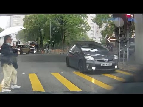 車CAM直擊 - 落緊大雨行人綠燈 差啲俾呢條逆線L撞死  thumbnail