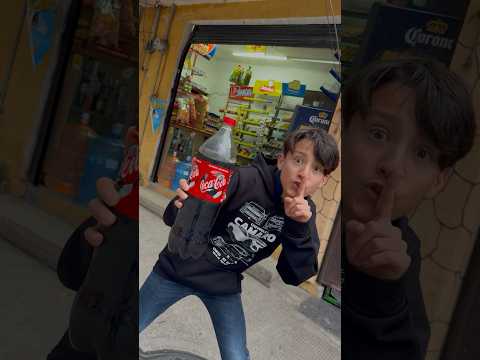 MI HERMANO SE ROBÓ UNA COCA COLA PORQUE SE LE CAYÓ EL DINERO AL DRENAJE!! thumbnail